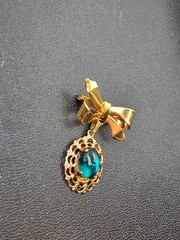 Vintage Gold Tone Bow Brooch with Emerald Green Glass Cabochon Dangle