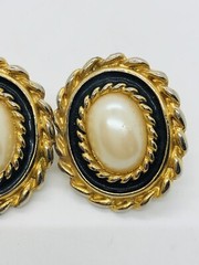 Lady Remington LR vintage goldtone black faux pearl oval clip on earrings