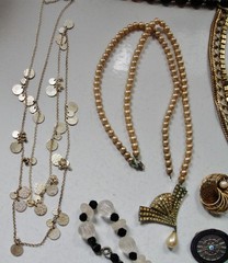 NICE LOT OF VINTAGE JEWELRY MOST TO WEAR SOME FOR REPAIR