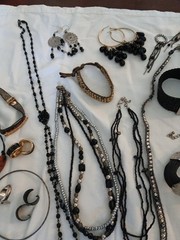 21 Pc jewelry lot Womens Fashion Necklaces Rings Bracelets Earrings Brooches