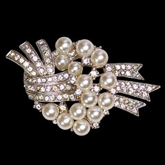 1950s Unsigned Weiss Rhinestone Faux Pearl Ribbon Spray Brooch Pin Silver Tone