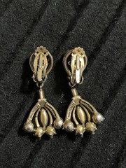Vintage 1959 Hollycraft Romantic Red And Apple Green Dangle Drop Earrings