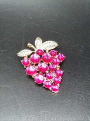 Modern Costume Jewelry Grapes Pin Brooch Gold Tone 1 3/4” Purple
