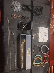 Beautiful vintage to modern wearable jewelry lot of 17 Pieces fashion jewelry
