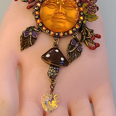 Kirks Folly Seaview Moon Autumn Harvest Mushroom Leaf Crystal Dangle Brooch Pend