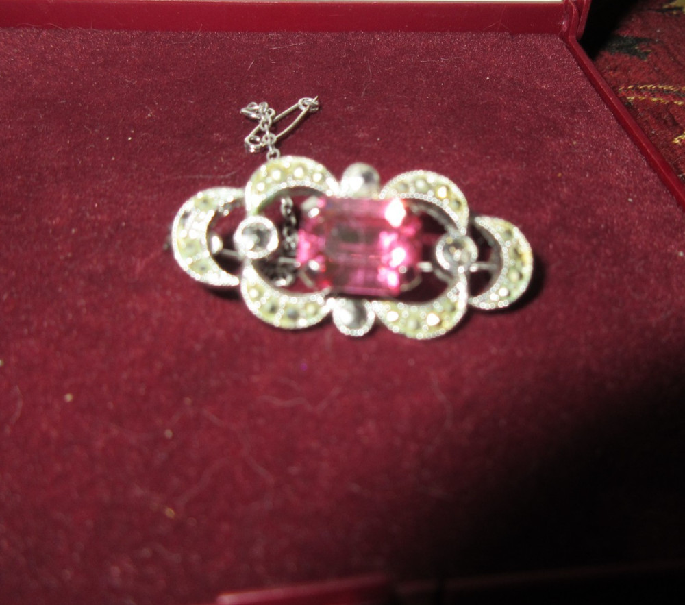 Lovely Vintage silvertone marcasite & pink rhinestone brooch