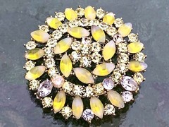 Vtg WEISS Yellow Givre Glass Rhinestone Domed Round Pinwheel Brooch
