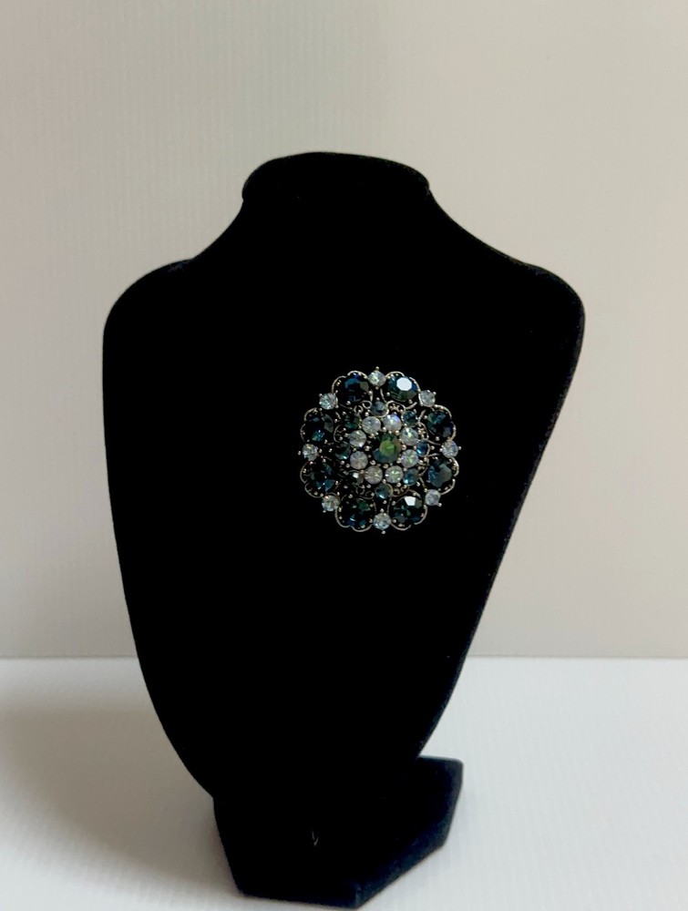 VTG STYLE DOMED 1.75”D BROOCH PIN SILVER TONE BLUE SAPPHIRE BLUE RHINESTONES