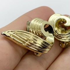 VTG EARRINGS KRAMER MODERNIST SWIRL THICK SHINY GOLD TONE HUGGIE CLIMBER CLIP