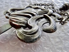 aRT NOUVEA ANTIQUE JEWELRY PIN ELITE WM LUKEY SILVER PLATE LARGE BROOCH neocurio