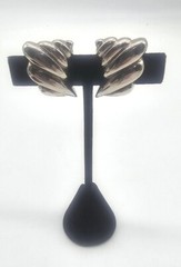 Les Bernard Clip EARRINGS Silvertone Stylized Conch Art Beauty Fashion
