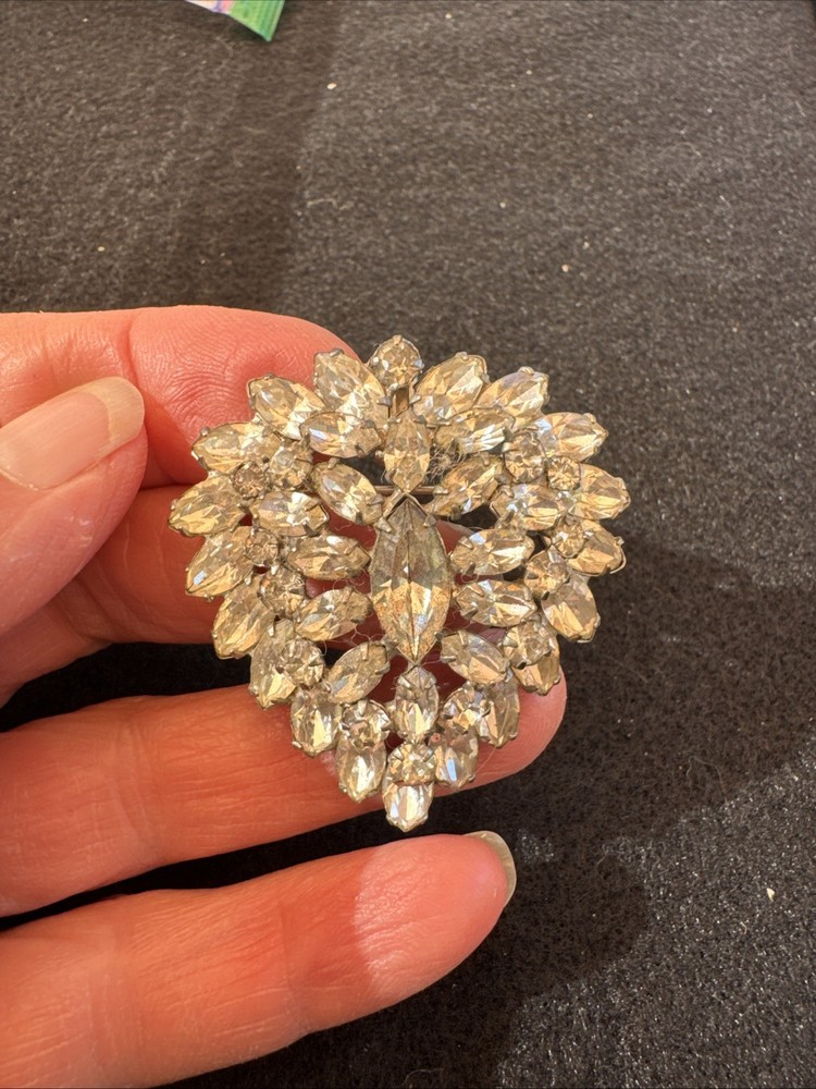 Vintage 1950’s Weiss Leaf Heart Shaped Brooch