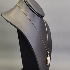 Vintage Mother of Pearl Pendant Necklace Oval White Gold Tone Cable Chain 17″