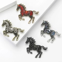 Vintage Red Crystal Horse Brooch Pin Antique Gold Tone Rhinestone Animal Jewelry