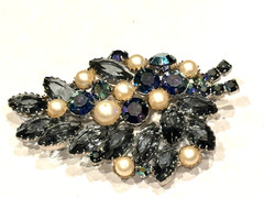 AURORA BOREALIS BLUE NAVETTE FAUX PEARL RHINESTONE 3″ LEAF FLORAL BROOCH VINTAGE