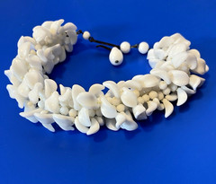 VTG WHITE MILK GLASS CLUSTER BRACELET W WIRED BEADS & PETALS FITS 6″ WRIST