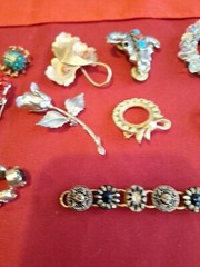 Estate JEWELRY Mixed Costume Lot WEARABLE Mixed Lot Brooch Bracelets #3 jb
