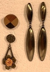 VTG Costume Jewelry Pierced Earrings Lot Studded Leather Wood Tri-toned Metal