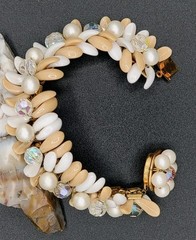 VTG MCM Beautiful Bracelet Beige & White Pearl AB 7″