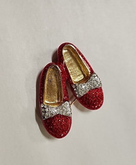 Vintage Mode Art Ruby Slippers Brooch Pin Wizard of Oz Retired 70s