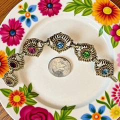 Vintage 1950’s Etruscan Style Prong Set 6-Panel Bracelet 7-1/4″ Gold Tone