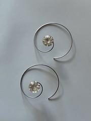 VTG Volupte USA Wire Man Made Diamond Earrings w/ Oval Shell Shaped Jewelry Case