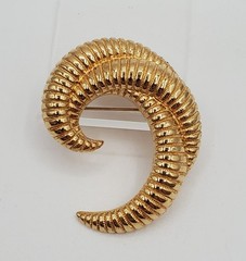 Monet Large Swirl Brooch 2.25in Gold Tone Ribbed Textured Spiral Estate Pin