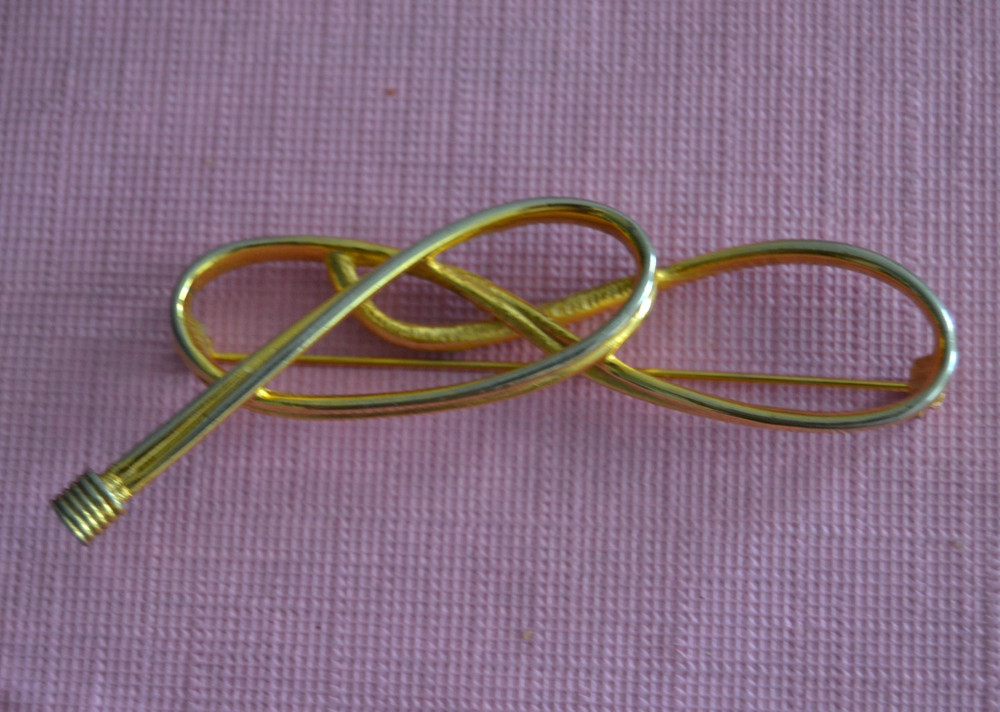 RARE Vintage 80s/90s Signed Givenchy Gold Tone KNOT/BOW Brooch Pin 3.5 in. READ