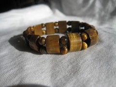 Beautiful Hand Carved Tiger Eye on durable stretch cord 5/8″ Bracelet 21