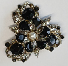 Vintage Arthur Pepper Mode ART Black rhinestone Faux Pearl Flower Trefoil Brooch
