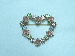 …JJJ signed AVON…Gold Tone,Rhinestones,Lucite Flowers Heart Brooch…
