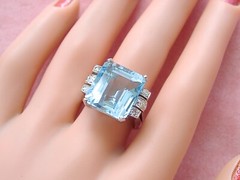 VINTAGE 12.75 ct AQUAMARINE .34ctw DIAMOND SHOULDERS PLATINUM COCKTAIL RING 1950