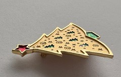 VINTAGE CHRISTMAS TREE PIN BROOCH ENAMEL GOLD EMBOSSED RARE NOVELTY MCM HTF 54