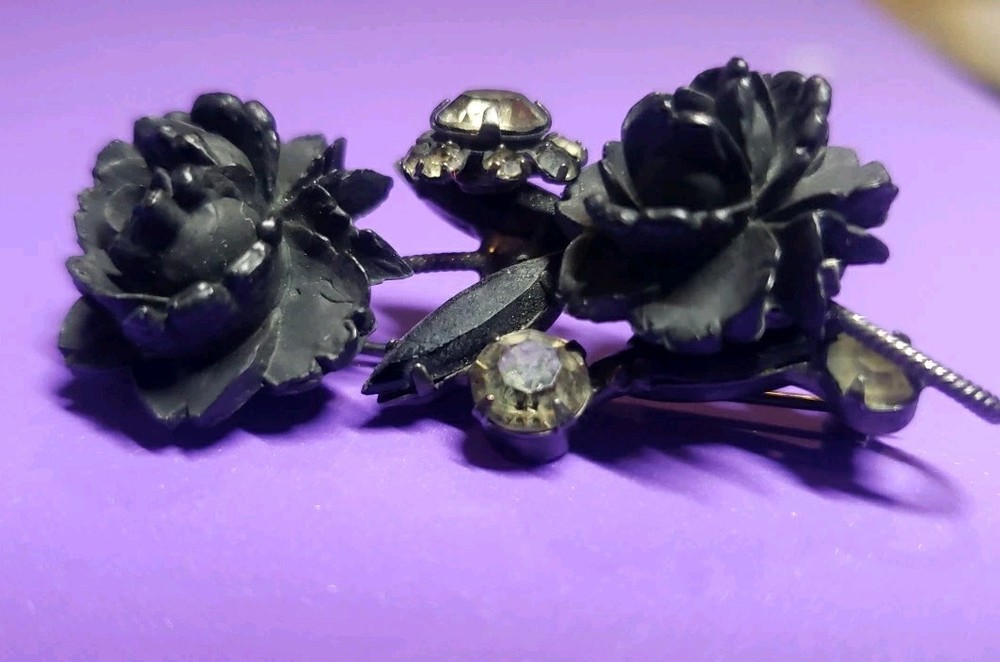 Vintage Juliana D&E Molded Plastic Rhinestone Flower Brooch Pin Mourning Jewelr