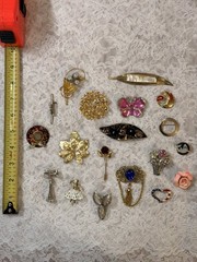 Lot of 19 Varied Size & Styled Pin Brooches Jewelry Some Vintage Some Modern