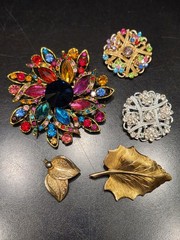 Vintage To Now Goldtone Leaf Rhinestone Flower Floral Bouquet Brooch Lot 293-151
