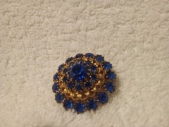 Vintage Gold Tone Blue Stone Tiered Petite Brooch 1 1/2 In Gorgeous!