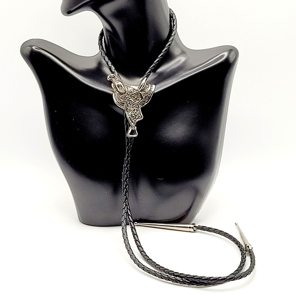 Horse Saddle Southwestern Western Cowboy Silver Tone Vintage Bolo Tie Necklace