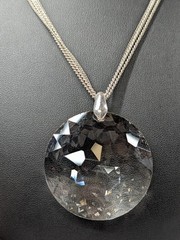 Kenneth Cole Vintage Round Faceted Crystal Pendant Necklace 36″