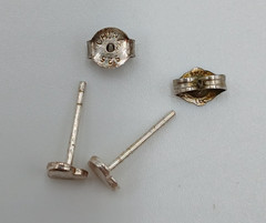 VTG Heart Stud Earrings 0.25in Silver Lightweight Everyday Wear Dainty READ