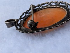 800 Silver Shell Cameo Pendant Brooch set in intricate silver design