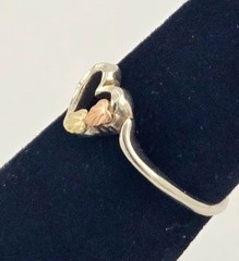 VTG Black Hills Gold Sterling Silver Open Heart Leaf Petite Ring Size 4 – 1.1g