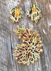 ARTHUR PEPPER MULTICOLOR CABACHON RHINESTONE STATEMENT BROOCH EARRINGS SET