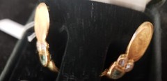Vintage 18k gold earrings, three stones, with face portrait on it .16 otz