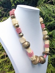 Vintage Hippie Boho Chic Pink Gold Ivory Beads Costume Statement Necklace