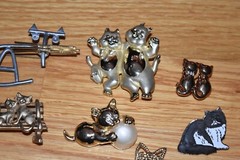 Lot of 8 VTG Cat Pins Brooch Brushed Gold Tone Silver Tone AJC TWC LR Tabby