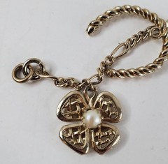 Vintage South Africa Coin Charm Bracelet Elizabeth II Regina Faux Pearls 6.75″