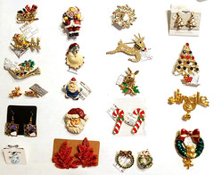 21 pc CHRISTMAS JEWELRY LOT BROOCH EARRINGS RHINESTONE GERRY’S, LIA, JJ, AVON +