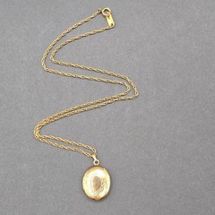Vintage Hallmark Cards Locket Pendant Necklace 18″ Gold Tone Rope Chain