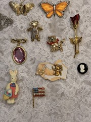 Lot of 20 Varied Size & Styled Pin Brooches Jewelry Some Vintage Some Modern